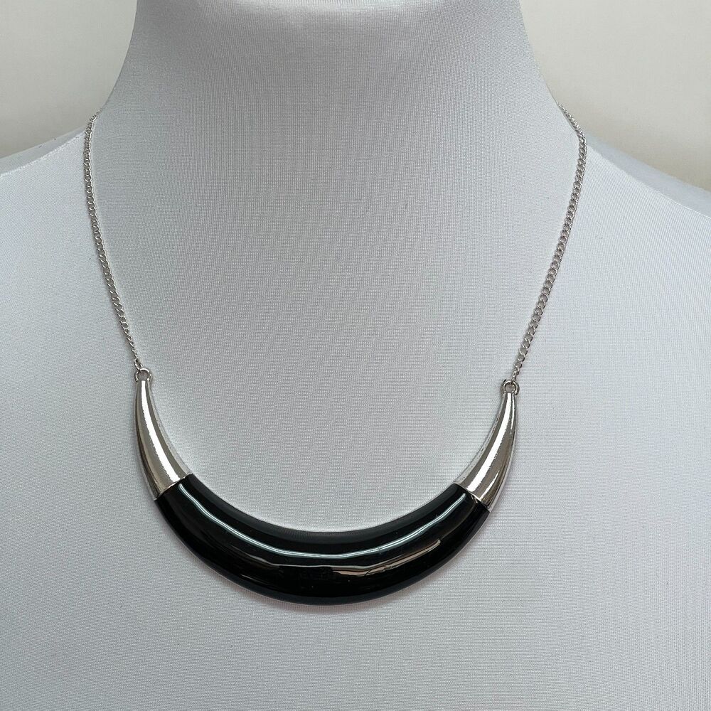 Women's‎ Necklace Crescent Half Moon Black Silver-tone NWOT